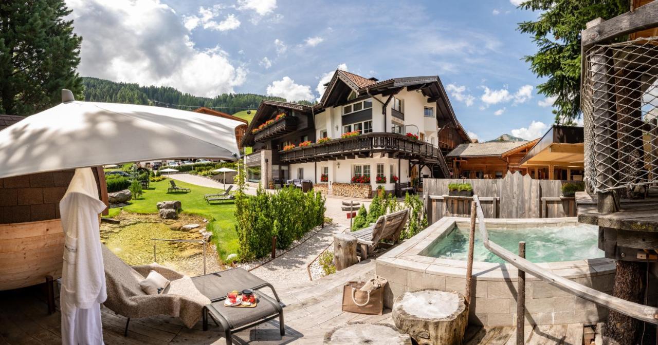 Chalet Elisabeth Dolomites Alpin & Charme Selva di Val Gardena Exterior photo