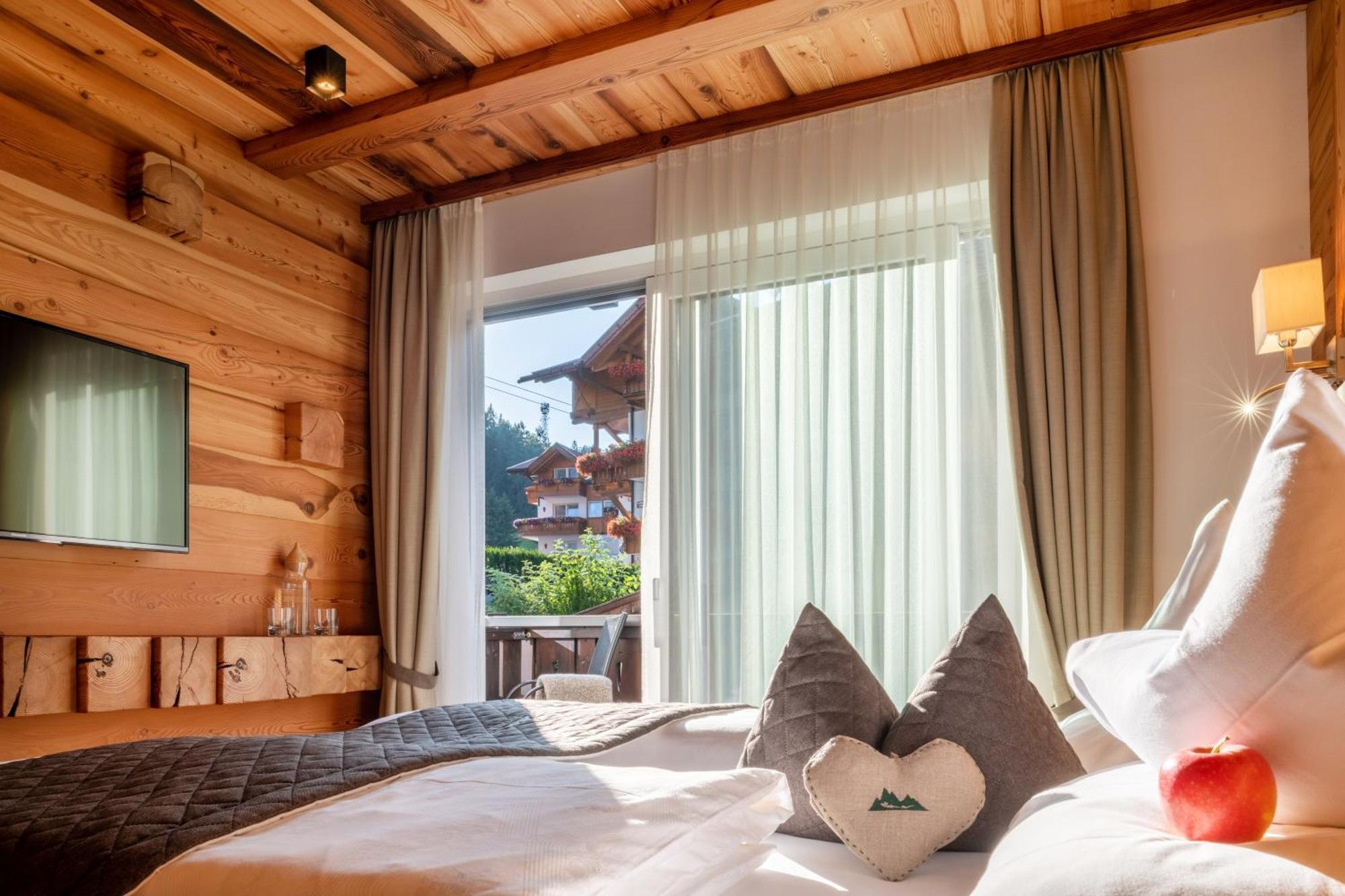 Chalet Elisabeth Dolomites Alpin & Charme Selva di Val Gardena Exterior photo