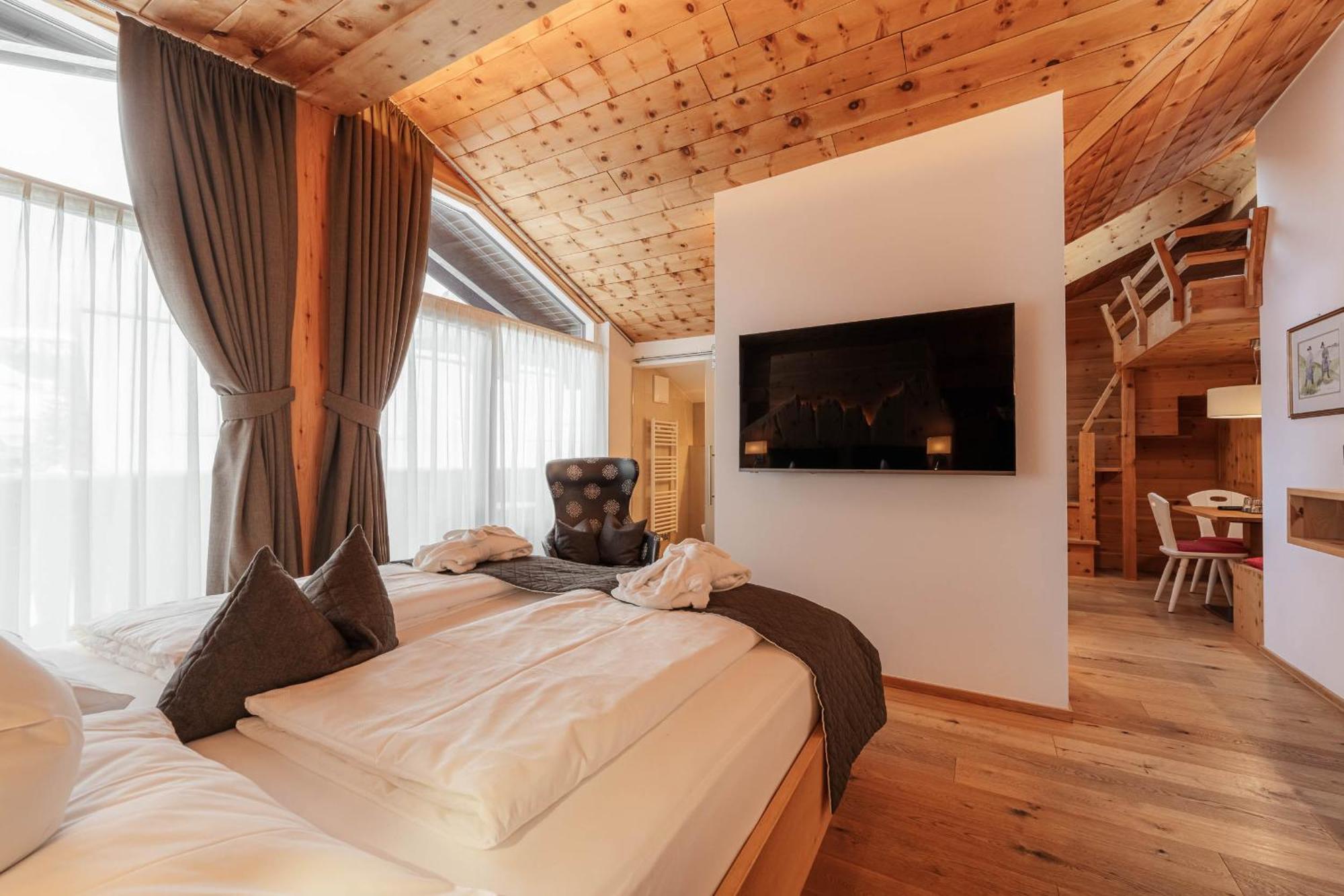 Chalet Elisabeth Dolomites Alpin & Charme Selva di Val Gardena Exterior photo